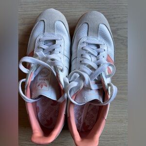 adidas Originals Sambas, Womens US 7, White & Pink